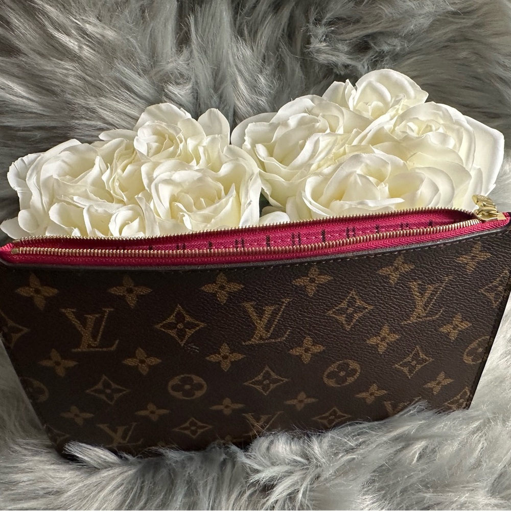 Louis Vuitton ~ LV Monogram Neverfull Pouch